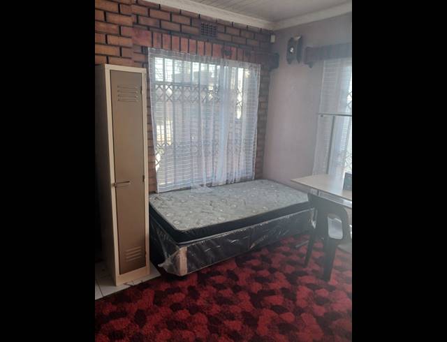 6 BEDROOM HOUSE FOR SALE IN MADADENI B